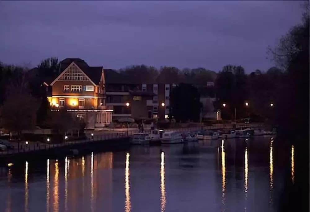 Uno Hotel Thames Μεϊντενχέντ Εξωτερικό φωτογραφία